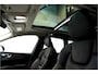 Volvo XC60 2.0 T8 AWD 335kW/456pk Aut8 Recharge Ultra Dark VOL!! LUCHTVERING + BOWERS&WILKINS + PANORAMADAK + BLIS + HEAD-UP + PILOT ASSIST + V&A STOEL-&STUURVERWARMING + ADAPT.CRUISE + GOOGLE DASH&SERVICES + STOELVENTILATIE&-MASSAGE + 360 CAMERA + 22" LM-VELGEN!!