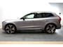 Volvo XC60 2.0 T8 AWD 335kW/456pk Aut8 Recharge Ultra Dark VOL!! LUCHTVERING + BOWERS&WILKINS + PANORAMADAK + BLIS + HEAD-UP + PILOT ASSIST + V&A STOEL-&STUURVERWARMING + ADAPT.CRUISE + GOOGLE DASH&SERVICES + STOELVENTILATIE&-MASSAGE + 360 CAMERA + 22" LM-VELGEN!!