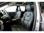 Volvo XC60 2.0 T8 AWD 335kW/456pk Aut8 Recharge Ultra Dark VOL!! LUCHTVERING + BOWERS&WILKINS + PANORAMADAK + BLIS + HEAD-UP + PILOT ASSIST + V&A STOEL-&STUURVERWARMING + ADAPT.CRUISE + GOOGLE DASH&SERVICES + STOELVENTILATIE&-MASSAGE + 360 CAMERA + 22" LM-VELGEN!!