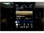 Volvo XC60 2.0 T8 AWD 335kW/456pk Aut8 Recharge Ultra Dark VOL!! LUCHTVERING + BOWERS&WILKINS + PANORAMADAK + BLIS + HEAD-UP + PILOT ASSIST + V&A STOEL-&STUURVERWARMING + ADAPT.CRUISE + GOOGLE DASH&SERVICES + STOELVENTILATIE&-MASSAGE + 360 CAMERA + 22" LM-VELGEN!!