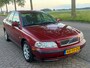 Volvo S40 1.8 Europa Automaat Airco Electric pakket Audio-CD/MP3 LMV 15" Leder/Stof Cruisecontrol Trekhaak Dealeronderhoud Nw Apk!