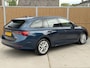 Skoda Octavia Combi 1.0 e-TSI Business Edition Automaat | Trekhaak uitklapbaar | Adaptieve cruise control | Stoelverwarming | Rijstrooksensor | Getint glas | 17 inch lichtmetalen velgen | LED verlichting | Parkeersensoren voor en achter