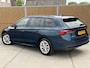 Skoda Octavia Combi 1.0 e-TSI Business Edition Automaat | Trekhaak uitklapbaar | Adaptieve cruise control | Stoelverwarming | Rijstrooksensor | Getint glas | 17 inch lichtmetalen velgen | LED verlichting | Parkeersensoren voor en achter