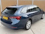 Skoda Octavia Combi 1.0 e-TSI Business Edition Automaat | Trekhaak uitklapbaar | Adaptieve cruise control | Stoelverwarming | Rijstrooksensor | Getint glas | 17 inch lichtmetalen velgen | LED verlichting | Parkeersensoren voor en achter