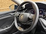 Skoda Octavia Combi 1.0 e-TSI Business Edition Automaat | Trekhaak uitklapbaar | Adaptieve cruise control | Stoelverwarming | Rijstrooksensor | Getint glas | 17 inch lichtmetalen velgen | LED verlichting | Parkeersensoren voor en achter