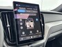 Volvo XC60 T8 Recharge Ultra Dark Executive | 22" | Getint & Gelamineerd Glas | Alarmklasse 3 | Black Edition Interieur | Luchtvering | Bowers & Wilkins | Geventileerd Nappa | Massagestoelen | Head-Up | 360 Camera | Elektr. verst. Stoelen | Full LED