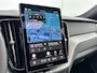 Volvo XC60 T8 Recharge Ultra Dark Executive | 22" | Getint & Gelamineerd Glas | Alarmklasse 3 | Black Edition Interieur | Luchtvering | Bowers & Wilkins | Geventileerd Nappa | Massagestoelen | Head-Up | 360 Camera | Elektr. verst. Stoelen | Full LED