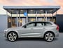 Volvo XC60 T8 Recharge Ultra Dark Executive | 22" | Getint & Gelamineerd Glas | Alarmklasse 3 | Black Edition Interieur | Luchtvering | Bowers & Wilkins | Geventileerd Nappa | Massagestoelen | Head-Up | 360 Camera | Elektr. verst. Stoelen | Full LED