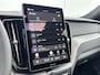 Volvo XC60 T8 Recharge Ultra Dark Executive | 22" | Getint & Gelamineerd Glas | Alarmklasse 3 | Black Edition Interieur | Luchtvering | Bowers & Wilkins | Geventileerd Nappa | Massagestoelen | Head-Up | 360 Camera | Elektr. verst. Stoelen | Full LED