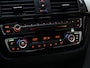 BMW 3-Serie 320i Luxury Edition [CAMERA, PDC, STOELVERWARMING, DIGITAL DASH, CRUISE, BLUETOOTH, NAVIGATIE, LED, MULTIFUNCTIONEEL STUURWIEL, NIEUWSTAAT]
