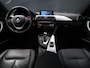 BMW 3-Serie 320i Luxury Edition [CAMERA, PDC, STOELVERWARMING, DIGITAL DASH, CRUISE, BLUETOOTH, NAVIGATIE, LED, MULTIFUNCTIONEEL STUURWIEL, NIEUWSTAAT]