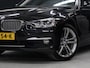 BMW 3-Serie 320i Luxury Edition [CAMERA, PDC, STOELVERWARMING, DIGITAL DASH, CRUISE, BLUETOOTH, NAVIGATIE, LED, MULTIFUNCTIONEEL STUURWIEL, NIEUWSTAAT]