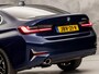 BMW 3-Serie 330e High Executive 252Pk Automaat (SCHUIFDAK, DEALER ONDERHOUDEN, APPLE CARPLAY, GROOT NAVI, CAMERA, GETINT GLAS, BRUIN LEDER, SPORTSTOELEN, STUUR/STOELVERWARMING, SFEERVERLICHTING, NIEUWSTAAT)