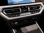 BMW 3-Serie 330e High Executive 252Pk Automaat (SCHUIFDAK, DEALER ONDERHOUDEN, APPLE CARPLAY, GROOT NAVI, CAMERA, GETINT GLAS, BRUIN LEDER, SPORTSTOELEN, STUUR/STOELVERWARMING, SFEERVERLICHTING, NIEUWSTAAT)