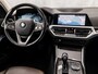 BMW 3-Serie 330e High Executive 252Pk Automaat (SCHUIFDAK, DEALER ONDERHOUDEN, APPLE CARPLAY, GROOT NAVI, CAMERA, GETINT GLAS, BRUIN LEDER, SPORTSTOELEN, STUUR/STOELVERWARMING, SFEERVERLICHTING, NIEUWSTAAT)