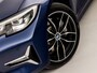 BMW 3-Serie 330e High Executive 252Pk Automaat (SCHUIFDAK, DEALER ONDERHOUDEN, APPLE CARPLAY, GROOT NAVI, CAMERA, GETINT GLAS, BRUIN LEDER, SPORTSTOELEN, STUUR/STOELVERWARMING, SFEERVERLICHTING, NIEUWSTAAT)