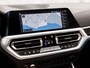BMW 3-Serie 330e High Executive 252Pk Automaat (SCHUIFDAK, DEALER ONDERHOUDEN, APPLE CARPLAY, GROOT NAVI, CAMERA, GETINT GLAS, BRUIN LEDER, SPORTSTOELEN, STUUR/STOELVERWARMING, SFEERVERLICHTING, NIEUWSTAAT)