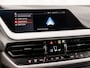 BMW 1-Serie 116i High Executive Automaat (APPLE CARPLAY, NAVIGATIE, CLIMATE, PARKEERSENSOREN, SPORTSTOELEN, CRUISE, NIEUWE APK, NIEUWSTAAT)
