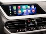 BMW 1-Serie 116i High Executive Automaat (APPLE CARPLAY, NAVIGATIE, CLIMATE, PARKEERSENSOREN, SPORTSTOELEN, CRUISE, NIEUWE APK, NIEUWSTAAT)