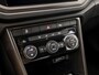 Volkswagen T-Roc 1.5 TSI Sport 150Pk Automaat (APPLE CARPLAY, GROOT NAVI, CLIMATE, GETINT GLAS, SPORTSTOELEN, ADAPTIVE CRUISE, PARKEERSENSOREN, NIEUWE APK, NIEUWSTAAT)