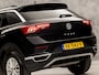 Volkswagen T-Roc 1.5 TSI Sport 150Pk Automaat (APPLE CARPLAY, GROOT NAVI, CLIMATE, GETINT GLAS, SPORTSTOELEN, ADAPTIVE CRUISE, PARKEERSENSOREN, NIEUWE APK, NIEUWSTAAT)
