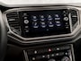Volkswagen T-Roc 1.5 TSI Sport 150Pk Automaat (APPLE CARPLAY, GROOT NAVI, CLIMATE, GETINT GLAS, SPORTSTOELEN, ADAPTIVE CRUISE, PARKEERSENSOREN, NIEUWE APK, NIEUWSTAAT)