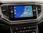 Volkswagen T-Roc 1.5 TSI Sport 150Pk Automaat (APPLE CARPLAY, GROOT NAVI, CLIMATE, GETINT GLAS, SPORTSTOELEN, ADAPTIVE CRUISE, PARKEERSENSOREN, NIEUWE APK, NIEUWSTAAT)