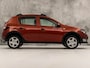 Dacia Sandero 0.9 TCe Stepway Lauréate (NAVIGATIE, AIRCO, TREKHAAK, CRUISE, SPORTSTOELEN, PARKEERSENSOREN, NIEUWE APK, NIEUWSTAAT)