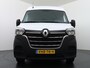 Renault Master T35 2.3dCi 135pk L2H2 3p Navi Camera Airco Pdc Trekhaak Cruise Control R-Link Nieuw Model ! Bluetooth DAB Led Regensensor Betonplex Vloer Lat om Lat Betimmering 1e Eigenaar 2.500kg Trekgewicht Euro 6