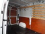 Renault Master T35 2.3dCi 135pk L2H2 3p Navi Camera Airco Pdc Trekhaak Cruise Control R-Link Nieuw Model ! Bluetooth DAB Led Regensensor Betonplex Vloer Lat om Lat Betimmering 1e Eigenaar 2.500kg Trekgewicht Euro 6