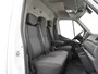Renault Master T35 2.3dCi 135pk L2H2 3p Navi Camera Airco Pdc Trekhaak Cruise Control R-Link Nieuw Model ! Bluetooth DAB Led Regensensor Betonplex Vloer Lat om Lat Betimmering 1e Eigenaar 2.500kg Trekgewicht Euro 6