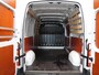 Renault Master T35 2.3dCi 135pk L2H2 3p Navi Camera Airco Pdc Trekhaak Cruise Control R-Link Nieuw Model ! Bluetooth DAB Led Regensensor Betonplex Vloer Lat om Lat Betimmering 1e Eigenaar 2.500kg Trekgewicht Euro 6