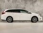 Toyota Auris Touring Sports 1.8 Hybrid Sport Automaat (PANORAMADAK, NAVIGATIE, CLIMATE, CAMERA, SPORTSTOELEN, KEYLESS, GETINT GLAS, NIEUWSTAAT)
