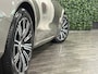 Volvo V60 B5 Aut. Inscription | Trekhaak | Harman Kardon | Adaptieve Cruise Control | Stoel en Stuurwielverwarming | Parkeercamera | Full LED Meesturende koplampen | Pilot Assist | BLIS Dode Hoek Detectie | Voorstoelen elektrisch geheugen | Lederen bekleding | Zitting verlenging voorstoelen | 18 Inch | Keyless Drive | Parkeersensoren voor+achter | Privacy Glass | Elektrisch bedienbare achterklep | Draadloos telefoon opladen | Climate Control L+R | Breedstralers in voorbumper | Alarm Klasse III | DAB Radio | Apple Carplay/Android auto | Volvo On Call met mobiele App functie | Pebble Grey Metallic |