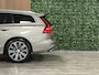 Volvo V60 B5 Aut. Inscription | Trekhaak | Harman Kardon | Adaptieve Cruise Control | Stoel en Stuurwielverwarming | Parkeercamera | Full LED Meesturende koplampen | Pilot Assist | BLIS Dode Hoek Detectie | Voorstoelen elektrisch geheugen | Lederen bekleding | Zitting verlenging voorstoelen | 18 Inch | Keyless Drive | Parkeersensoren voor+achter | Privacy Glass | Elektrisch bedienbare achterklep | Draadloos telefoon opladen | Climate Control L+R | Breedstralers in voorbumper | Alarm Klasse III | DAB Radio | Apple Carplay/Android auto | Volvo On Call met mobiele App functie | Pebble Grey Metallic |