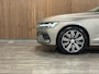 Volvo V60 B5 Aut. Inscription | Trekhaak | Harman Kardon | Adaptieve Cruise Control | Stoel en Stuurwielverwarming | Parkeercamera | Full LED Meesturende koplampen | Pilot Assist | BLIS Dode Hoek Detectie | Voorstoelen elektrisch geheugen | Lederen bekleding | Zitting verlenging voorstoelen | 18 Inch | Keyless Drive | Parkeersensoren voor+achter | Privacy Glass | Elektrisch bedienbare achterklep | Draadloos telefoon opladen | Climate Control L+R | Breedstralers in voorbumper | Alarm Klasse III | DAB Radio | Apple Carplay/Android auto | Volvo On Call met mobiele App functie | Pebble Grey Metallic |