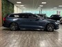 Volvo V60 T6 AWD Recharge Inscription | Trekhaak | Stoelventilatie | Harman Kardon | Stoelmassage | Head-Up Display | Adatpieve Cruise Control | Standkachel met Volvo On Call App | Stoelverwarming voor+achter | Stuurwielverwarming | Full LED Meesturende koplampen | Pilot Assist | BLIS Dode Hoek Detectie | Parkeercamera | Gelamineerde/geluidwerende zijruiten | Elektrische voorstoelen geheugen | Nappa lederen bekleding | Zitting verlenging voorstoelen | Lederen dashboard | 4-Spaaks sportstuurwiel | 18 Inch | Keyless Drive | Parkeersensoren voor+achter | Elektrisch bedienbare achterklep | Climate Control L+R | DAB Radio | Apple Carplay/Android Auto | Volvo On Call met mobiele App functie | Denim Blue Metallic |