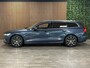 Volvo V60 T6 AWD Recharge Inscription | Trekhaak | Stoelventilatie | Harman Kardon | Stoelmassage | Head-Up Display | Adatpieve Cruise Control | Standkachel met Volvo On Call App | Stoelverwarming voor+achter | Stuurwielverwarming | Full LED Meesturende koplampen | Pilot Assist | BLIS Dode Hoek Detectie | Parkeercamera | Gelamineerde/geluidwerende zijruiten | Elektrische voorstoelen geheugen | Nappa lederen bekleding | Zitting verlenging voorstoelen | Lederen dashboard | 4-Spaaks sportstuurwiel | 18 Inch | Keyless Drive | Parkeersensoren voor+achter | Elektrisch bedienbare achterklep | Climate Control L+R | DAB Radio | Apple Carplay/Android Auto | Volvo On Call met mobiele App functie | Denim Blue Metallic |