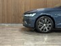 Volvo V60 T6 AWD Recharge Inscription | Trekhaak | Stoelventilatie | Harman Kardon | Stoelmassage | Head-Up Display | Adatpieve Cruise Control | Standkachel met Volvo On Call App | Stoelverwarming voor+achter | Stuurwielverwarming | Full LED Meesturende koplampen | Pilot Assist | BLIS Dode Hoek Detectie | Parkeercamera | Gelamineerde/geluidwerende zijruiten | Elektrische voorstoelen geheugen | Nappa lederen bekleding | Zitting verlenging voorstoelen | Lederen dashboard | 4-Spaaks sportstuurwiel | 18 Inch | Keyless Drive | Parkeersensoren voor+achter | Elektrisch bedienbare achterklep | Climate Control L+R | DAB Radio | Apple Carplay/Android Auto | Volvo On Call met mobiele App functie | Denim Blue Metallic |