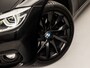BMW 3-Serie 318i Sportline Automaat (GROOT NAVI, BLACK PACK, CLIMATE, PARKEERSENSOREN, SPORTSTOELEN, LED KOPLAMPEN, CRUISE, NIEUWE APK, NIEUWSTAAT)