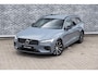 Volvo V60 2.0 T6 Plug-in Hybrid AWD Plus Dark | PHEV Long Range | Sportstoelen | Achteruitrijcamera | Parkeersensoren | Keyless Entry | Elektrische Achterklep | Elektrisch Verstelbare Voorstoelen | Stoelverwarming | Navigatie | Apple Carplay | Android Autos | Sportstoelen |