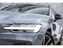 Volvo V60 2.0 T6 Plug-in Hybrid AWD Plus Dark | PHEV Long Range | Sportstoelen | Achteruitrijcamera | Parkeersensoren | Keyless Entry | Elektrische Achterklep | Elektrisch Verstelbare Voorstoelen | Stoelverwarming | Navigatie | Apple Carplay | Android Autos | Sportstoelen |