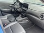 Hyundai Kona 1.6 GDI HEV Premium / Navigatie / Apple Carplay & Android Auto / Lederen Bekleding / Stuur & Stoelverwarming / Stoelventilatie / Elektrisch Verstelbare Stoelen / LED lampen / Parkersensoren Rondom / HUD /