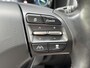 Hyundai Kona 1.6 GDI HEV Premium / Navigatie / Apple Carplay & Android Auto / Lederen Bekleding / Stuur & Stoelverwarming / Stoelventilatie / Elektrisch Verstelbare Stoelen / LED lampen / Parkersensoren Rondom / HUD /