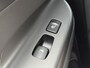 Hyundai Kona 1.6 GDI HEV Premium / Navigatie / Apple Carplay & Android Auto / Lederen Bekleding / Stuur & Stoelverwarming / Stoelventilatie / Elektrisch Verstelbare Stoelen / LED lampen / Parkersensoren Rondom / HUD /