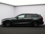 Volvo V60 2.0 T6 Plug-in hybrid AWD Ultra Dark / Head-Up Display / Bowers & Wilkins Audio / Stoelmassage / 360 camera / Pano. dak / Stoelventilatie / Elektr. stoelverstelling / Stoel-, stuur- & achterbankverwarming / BLIS