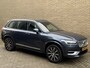Volvo XC90 2.0 T8 390pk Recharge AWD Inscription | 7-persoons | Wegklapbare trekhaak | Lederen interieur | 360 camera | Navigatie | Stoelverwarming&koeling | Stuurverwarming | DAB | LED | Adaptieve cruise / Pilot assist | Lane assist | Virtual cockpit | Apple CarPlay / Android Auto | Head up display | Elektrisch verstelbare stoelen met memory | Volledig onderhouden!