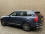 Volvo XC90 2.0 T8 390pk Recharge AWD Inscription | 7-persoons | Wegklapbare trekhaak | Lederen interieur | 360 camera | Navigatie | Stoelverwarming&koeling | Stuurverwarming | DAB | LED | Adaptieve cruise / Pilot assist | Lane assist | Virtual cockpit | Apple CarPlay / Android Auto | Head up display | Elektrisch verstelbare stoelen met memory | Volledig onderhouden!