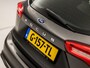 Ford Focus Wagon 1.5 EcoBoost ST Line 150Pk Automaat (APPLE CARPLAY, GROOT NAVI, STOELVERWARMING, KEYLESS, SPORTSTOELEN, PARKEERSENSOREN, CRUISE, LANE ASSIST, NIEUWSTAAT)