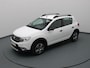 Dacia Sandero TCe Bi-Fuel Stepway Serie Limitee 15th Anniv. 100pk Camera | Cruise | Navi | Parkeersens. achter | Trekhaak afneembaar.